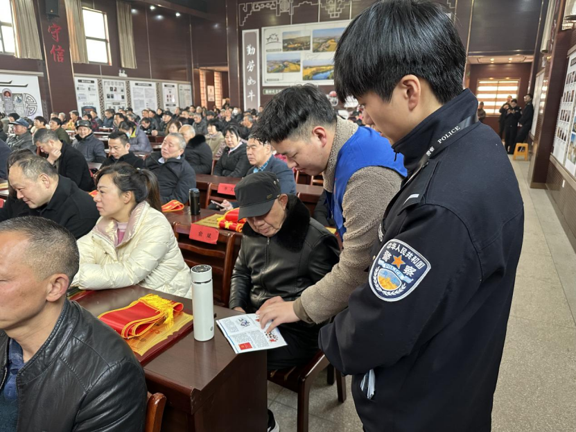 借力“户主大会” 共建无邪家园——浙江省湖州市长兴县各部门开展反邪教系列宣讲活动203.png